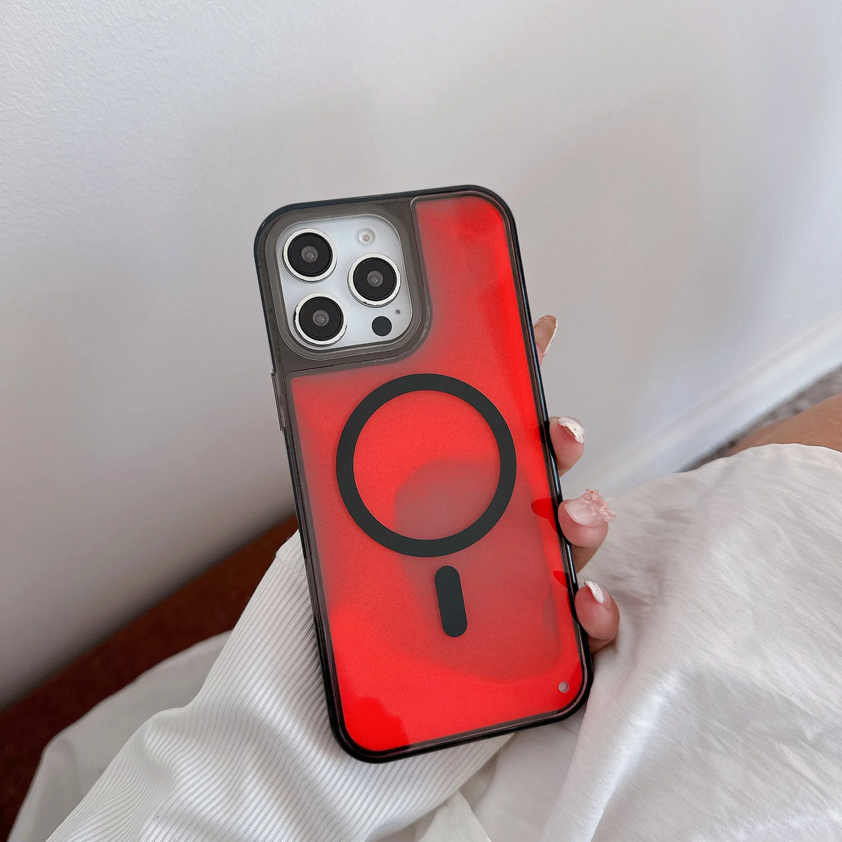 AirGLowCase – Magnetic Liquid Quicksand Case