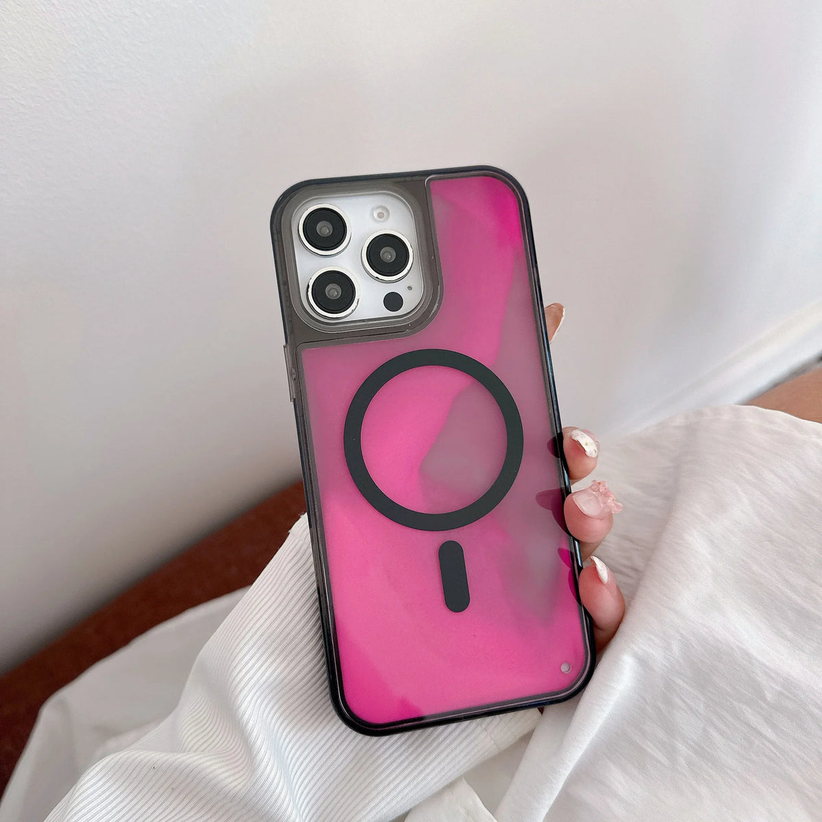 AirGLowCase – Magnetic Liquid Quicksand Case